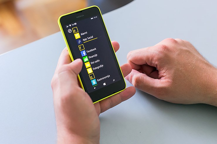 Nokia Lumia 630 (22).jpg